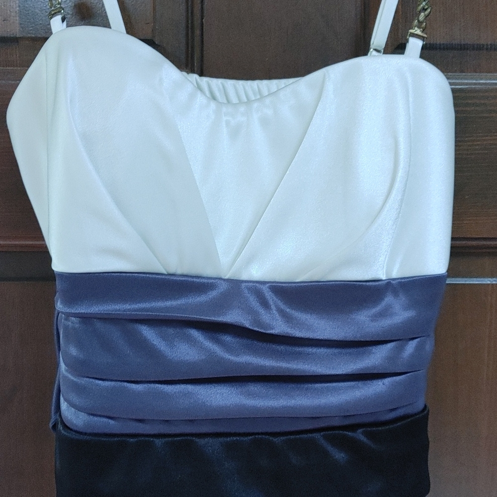 Dress - Picture 3 of 7